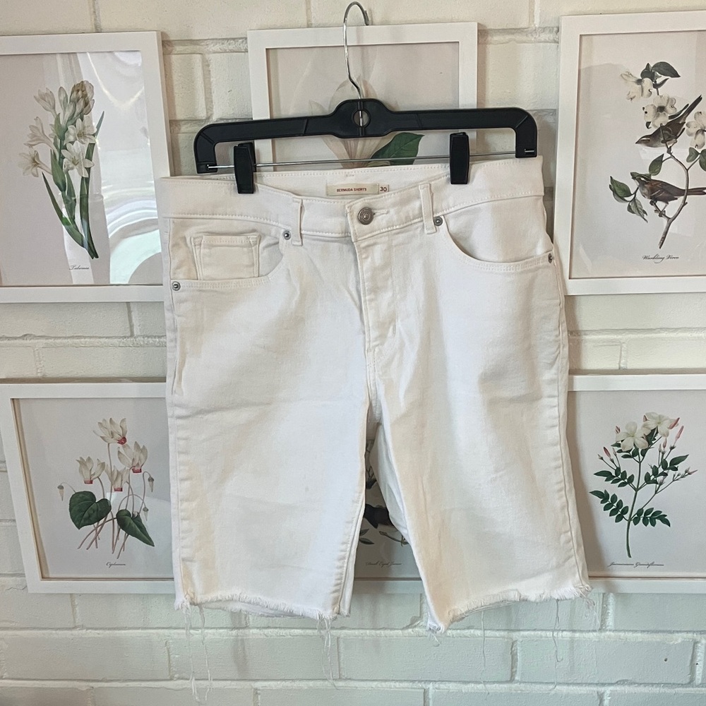 Levi's Crisp White Jean Bermuda Shorts, size 30.